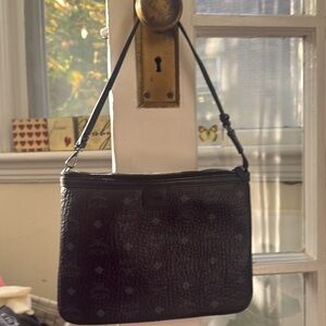 MCM Medium Tote pouch / short strap